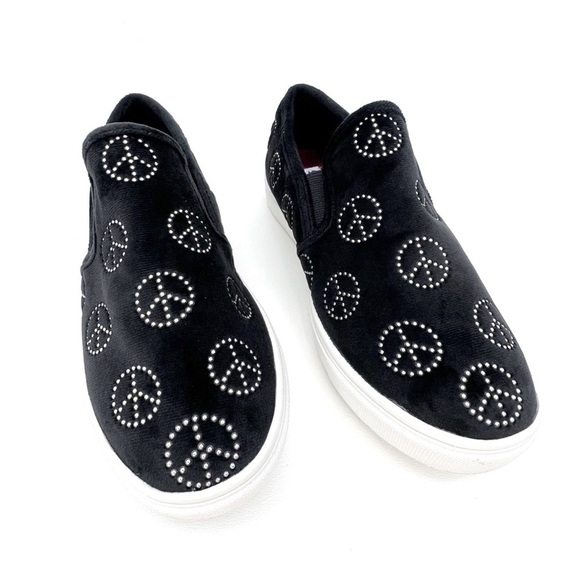 Steve Madden Sneakers Black Velvet Rhinestone Peace Sign Slip-on Shoe Size 5 New - Picture 2 of 8